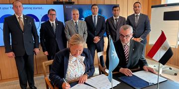 Admiral Osama Rabie witnesses the signing of a bilateral agreement with A.P. Moller – Maersk during his foreign tour to the Netherlands and Denmark