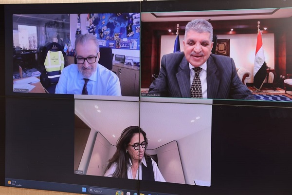 الفريق أسامة ربيع يبحث سُبل التعاون المستقبلي مع نائب الرئيس التنفيذي للأصول والعمليات بمجموعة "CMA CGM