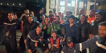 Osama Rabiee海军上将：“在货船‘FENER’漂移加剧并走向沉没后，海上救援行动成功救出了船上的船员。” 苏伊士运河管理局已做好准备，专业应对可能发生的紧急情况 在其停留于运河航道以外期间。