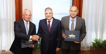 الفريق أسامة ربيع يشهد توقيع عقد بين مصنع مصر لبناء القاطرات ومجموعة NERI الإيطالية لبيع قاطرتين بقوة شد ٩٠ طن في أولى خطوات التصدير للخارج