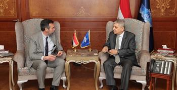 الفريق أسامة ربيع يناقش خطط الإبحار المستقبلية مع المدير التنفيذي لمنطقة جنوب أوروبا للخط الملاحي Hapag-Lloyd