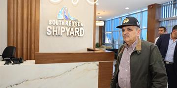 الفريق أسامة ربيع يتفقد أعمال بناء قاطرات"عزم"ويتابع معدلات بناء سفن الصيد"رزق" ضمن جولته التفقدية بشركة ترسانة جنوب البحر الأحمر 