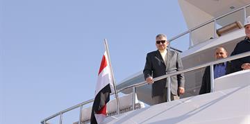 خلال جولته التفقدية بترسانة جنوب البحر الأحمر الفريق أسامة ربيع:" انتهاء أعمال التجارب والتسليم للقاطرتين "عزم 3" و"عزم 4" بقوة شد 90طن"