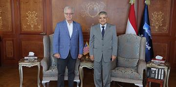 Admiral Ossama Rabiee Discusses Joint Cooperation with the US Chargé d'Affaires in Cairo