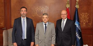 Suez Canal, Hapag-Lloyd Discuss Cooperation and Higher Transit Volumes