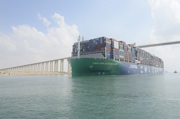 Sca قناة السويس تشهد عبور السفينة Cma Cgm Jacques Saade أكبر سفينة حاويات في العالم تعمل بالغاز الطبيعي وعلى متنها 21203 حاوية مكافئة