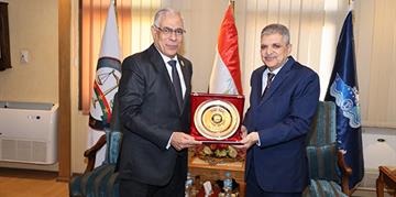 الفريق أسامة ربيع يستقبل النائب العام المستشار محمد شوقي 