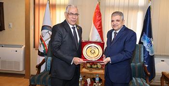 الفريق أسامة ربيع يستقبل النائب العام المستشار محمد شوقي 