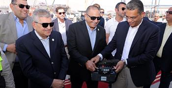 الفريق أسامة ربيع يشهد تدشين واستلام عدد من الوحدات البحرية الجديدة خلال جولته بالترسانة وبحضور محافظ البحر الأحمر 