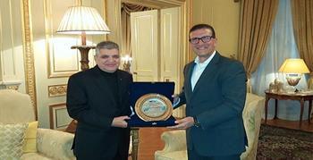 الفريق أسامة ربيع يلتقي السفير المصري بالمملكة المتحدة 