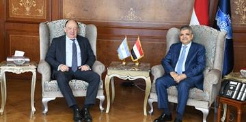 Admiral Ossama Rabiee Meets with the Argentine Ambassador to Discuss Potential Cooperation in Dredging and Advanced Navigation Systems
