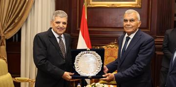 الفريق أسامة ربيع يقدم التهنئة إلى رئيس مجلس الشيوخ... ويؤكد على ضرورة التعاون المشترك وتضافر الجهود بين مؤسسات الدولة كافة لخدمة الوطن 