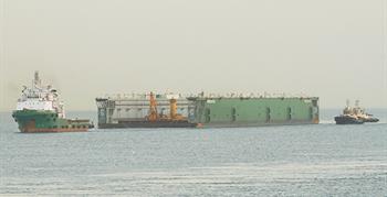  Adm. Rabiee announces the successful towed transit of the floating dock GREEN DOCK 3 Towed by 5 tugboats amongst vessels of the southern convoy after safe navigation in the Red Sea.