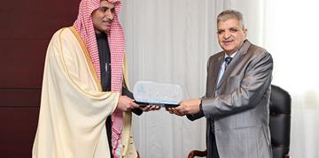 الفريق أسامة ربيع يجتمع مع رئيس الهيئة العامة للموانئ السعودية لبحث سبل التعاون المشترك أوجه التعاون المُحتملة تشمل بناء المعديات وأعمال الموانئ والتكريك 