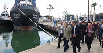 الفريق أسامة ربيع يتابع انتظام حركة الملاحة بالقناة وجاهزية أطقم الإرشاد والأطقم البحرية... ويجتمع بلجنة إدارة الأزمات ضمن جولاته التفقدية 