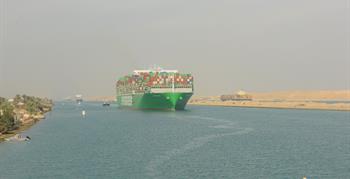 L’Amiral Ossama Rabie “La navigation dans le Canal de Suez fonctionne régulièrement … et nous suivons de près les répercussions d’effet des tensions courantes dans la Mer rouge sur le mouvement de navigation dans le Canal”.
