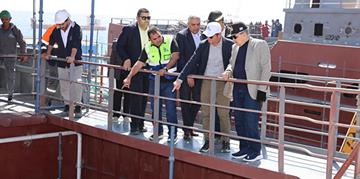 الفريق أسامة ربيع يتفقد شركة ترسانة جنوب البحر الأحمر للوقوف على مستجدات أعمال بناء القاطرات البحرية وسفن الصيد