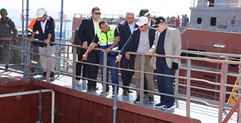 الفريق أسامة ربيع يتفقد شركة ترسانة جنوب البحر الأحمر للوقوف على مستجدات أعمال بناء القاطرات البحرية وسفن الصيد