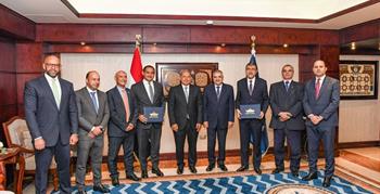 الفريق أسامة ربيع يشهد توقيع بروتوكول بين هيئة قناة السويس وبنك مصر للتعاون المشترك في مشروعات التطوير العقاري