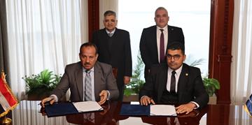 الفريق أسامة ربيع يشهد توقيع برتوكول تعاون بين شركة قناة السويس للاستزراع المائي وجهاز حماية وتنمية البحيرات والثروة السمكية