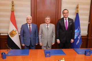 توقيع مذكرة عمل مع هيئة الرعاية الصحية والهيئة القومية للتأمين الاجتماعي لتنظيم آلية الفحص الطبي للعاملين بالقناة .