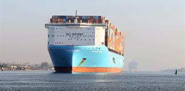 L’Amiral Ossama Rabie : ̎ Le canal de Suez enregistre le premier transit du porte-conteneurs BANGKOK MAERSK, au sein du convoi nord, avec une cargaison de 190 000 tonnes. ̎