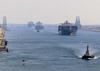 Traffic in the Suez Canal