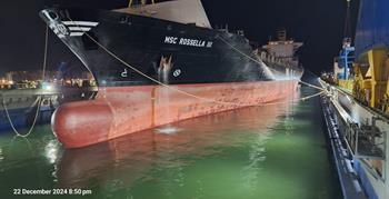 رفع الوحدة ( MSC ROSSELLA III) سفينة حاويات على الحوض العائم 35000طن