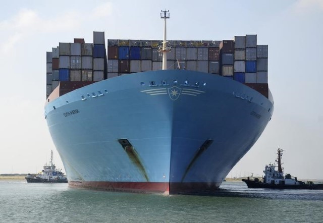 Le porte-conteneurs Edith Maersk en transitant le Canal de Suez dans le port d'est de Port-Saïd